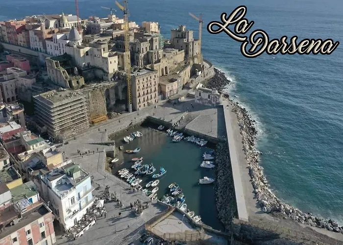 לינה וארוחת בוקר Darsena 4*