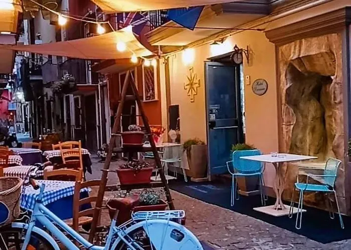 לינה וארוחת בוקר Darsena 4*